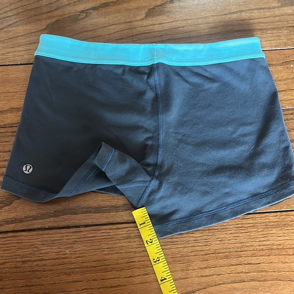 Lululemon women’s Short - Picture 7 of 7